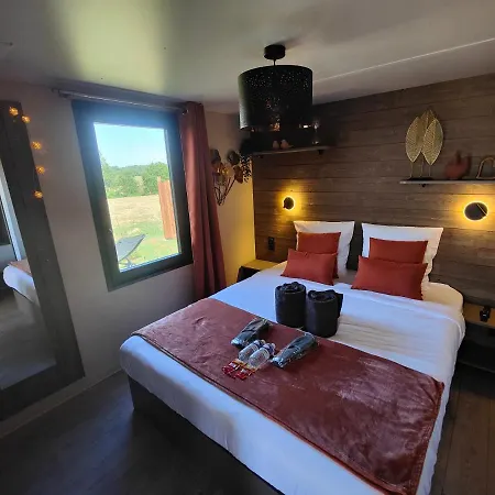 מלון Domaine Des Graminees *