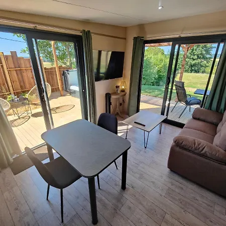 מלון Domaine Des Graminees Jeanmenil